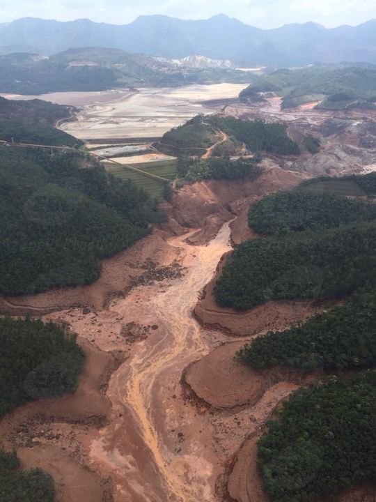 DUAS BARRAGENS DA SAMARCO ROMPEM EM MARIANA