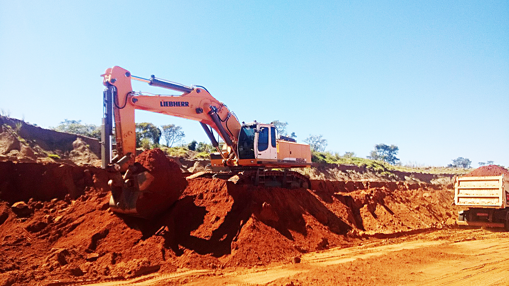 MINERAÇÃO JUNDU ADQUIRE SUA PRIMEIRA ESCAVADEIRA LIEBHERR