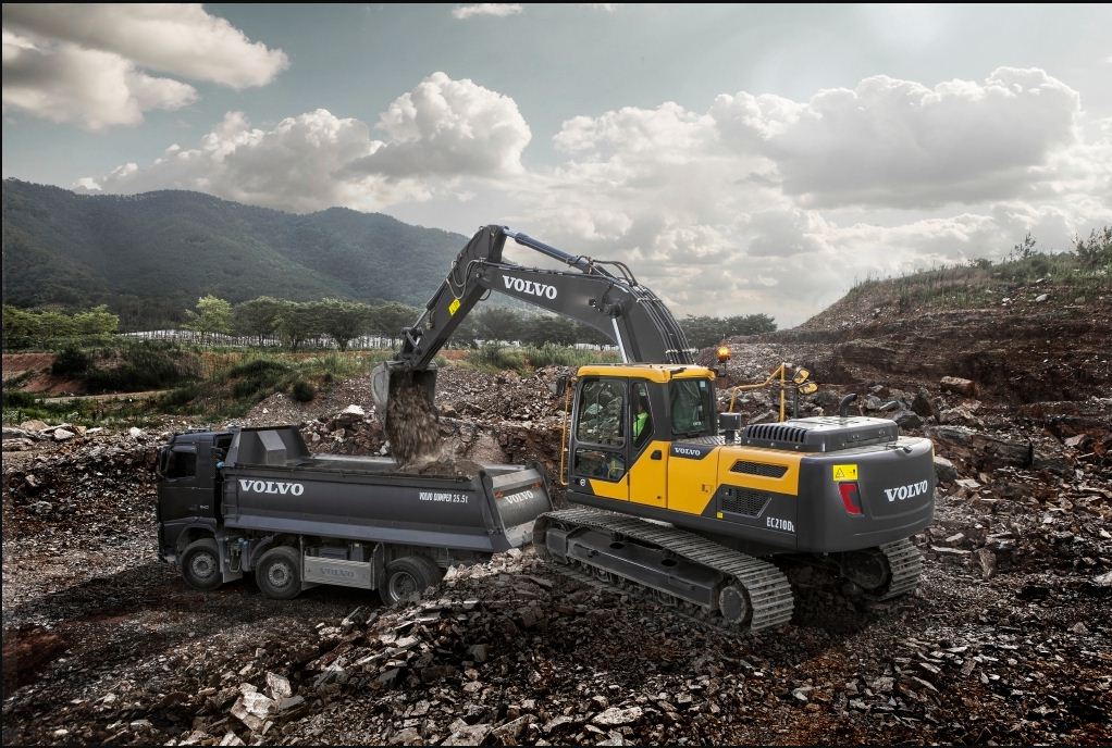 TRACBEL E VOLVO FAZEM MARATONA DE LANÇAMENTOS REGIONAIS DAS ESCAVADEIRAS EC210D E EC210DL