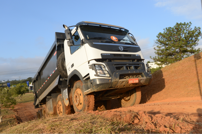 MÁQUINAS E CAMINHÕES VOLVO NA EXPOSIBRAM - Revista In The Mine