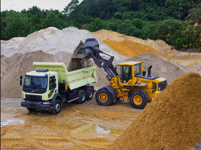 MÁQUINAS E CAMINHÕES VOLVO NA EXPOSIBRAM - Revista In The Mine