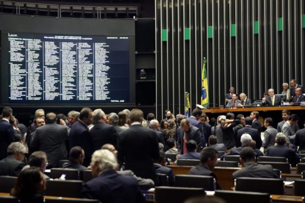 CÂMARA DEBATE HOJE PL SOBRE BARRAGENS