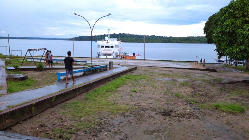 Barco-Hospital-na-região-de-Juruti-Velho