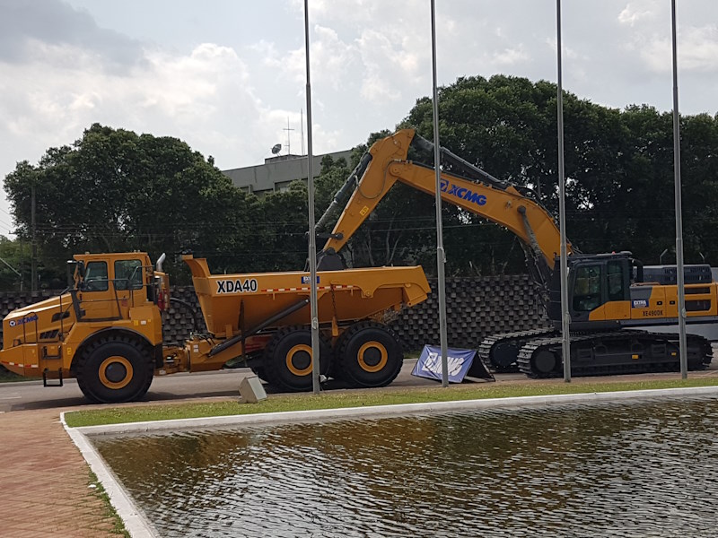 XCMG LANÇA CAMINHÃO BASCULANTE ARTICULADO NA EXPOSIBRAM