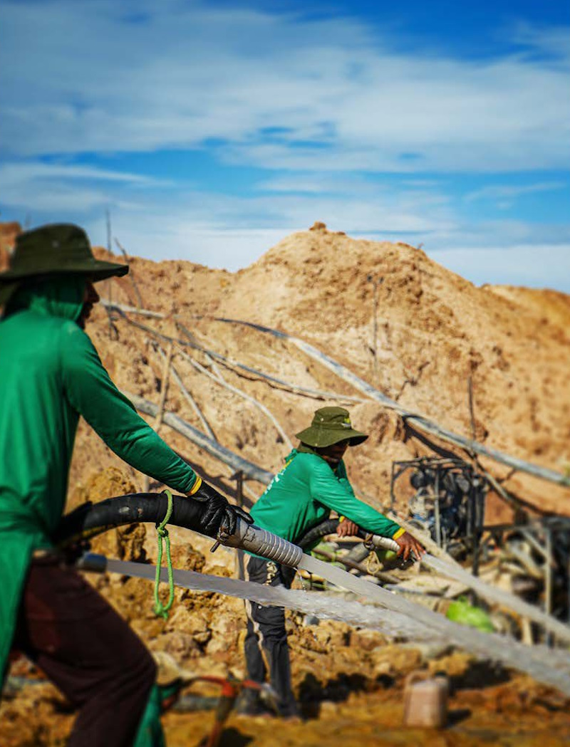 CENÁRIO E PROJEÇÕES PARA A ATIVIDADE GARIMPEIRA CENÁRIO E PROJEÇÕES PARA A ATIVIDADE GARIMPEIRA