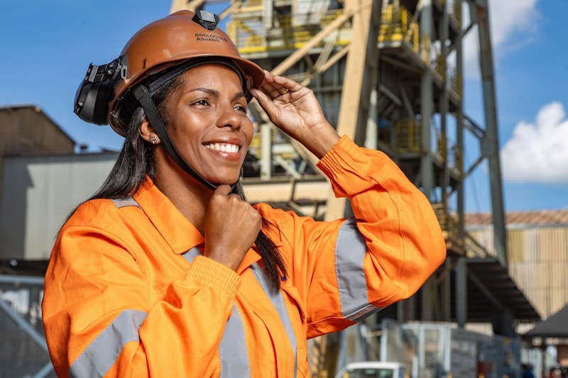 ANGLOGOLD ASHANTI ABRE 97 VAGAS DO PROGRAMA MULHERES DE OURO