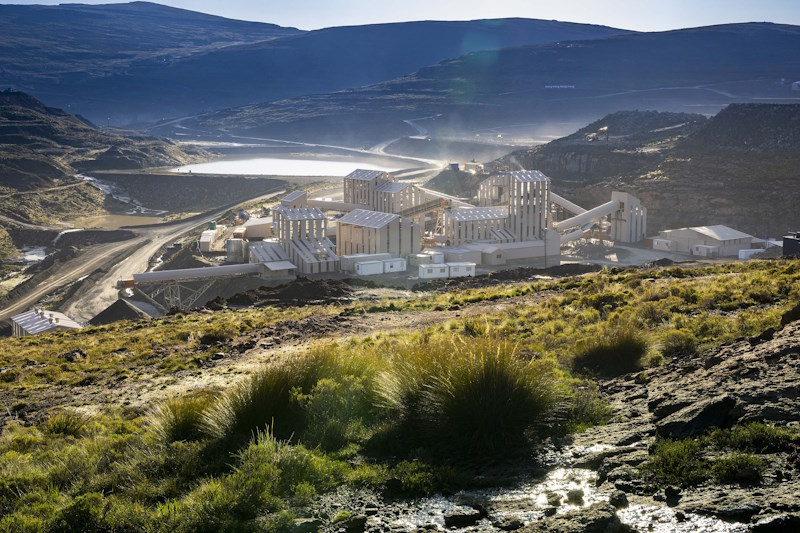 RECUPERAÇÃO DE DIAMANTES GRANDES NA ÁFRICA