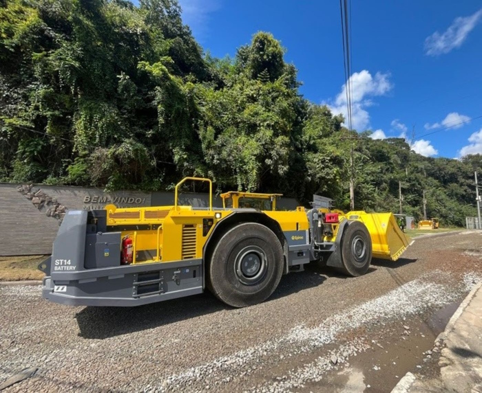 Foto: AngloGold Ashanti/Divulgação Carregadeira elétrica Epiroc ST14 na mina Cuiabá