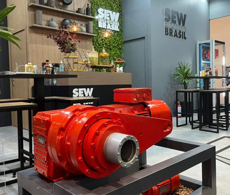 NA EXPOSIBRAM, SEW DESTACA VERSATILIDADE DE PRODUTOS