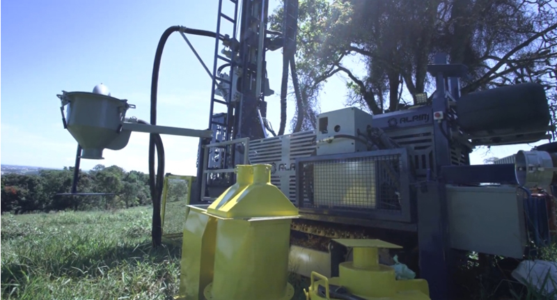 ST GEORGE COMPRA ÁREAS EM ARAXÁ (MG)