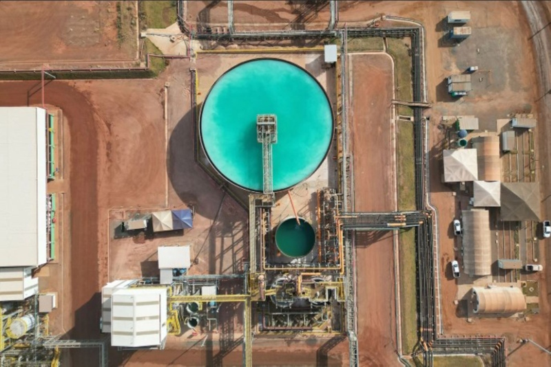 Tanque de lixiviação iônica, que substituiu a lixiviação em pilh