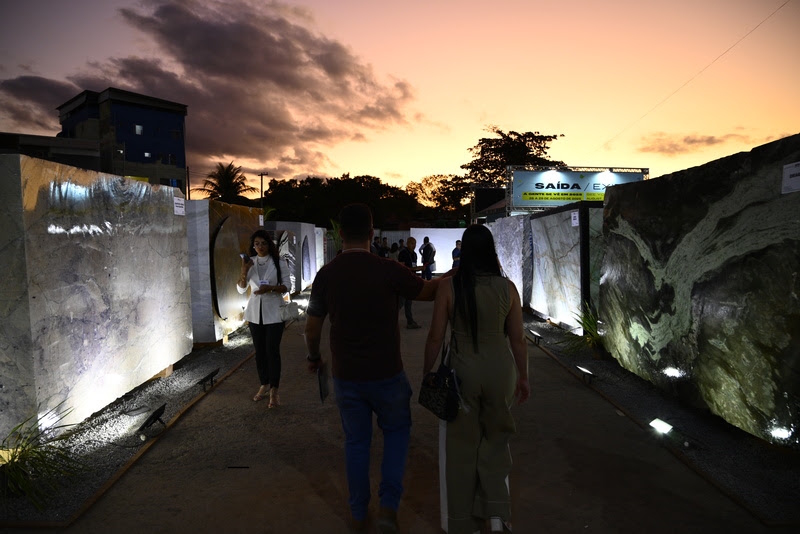 RUA DE BLOCOS CONFIRMA RELEVÂNCIA DA CACHOEIRO STONE FAIR