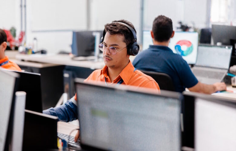 AURA ABRE 30 VAGAS VAGAS DE EMPREGO EM QUATRO ESTADOS