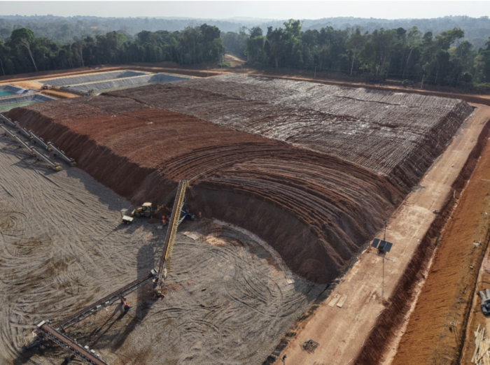 Foto 2: Empilhamento da pilha de lixiviação após a implementação da operação 24 horas por dia