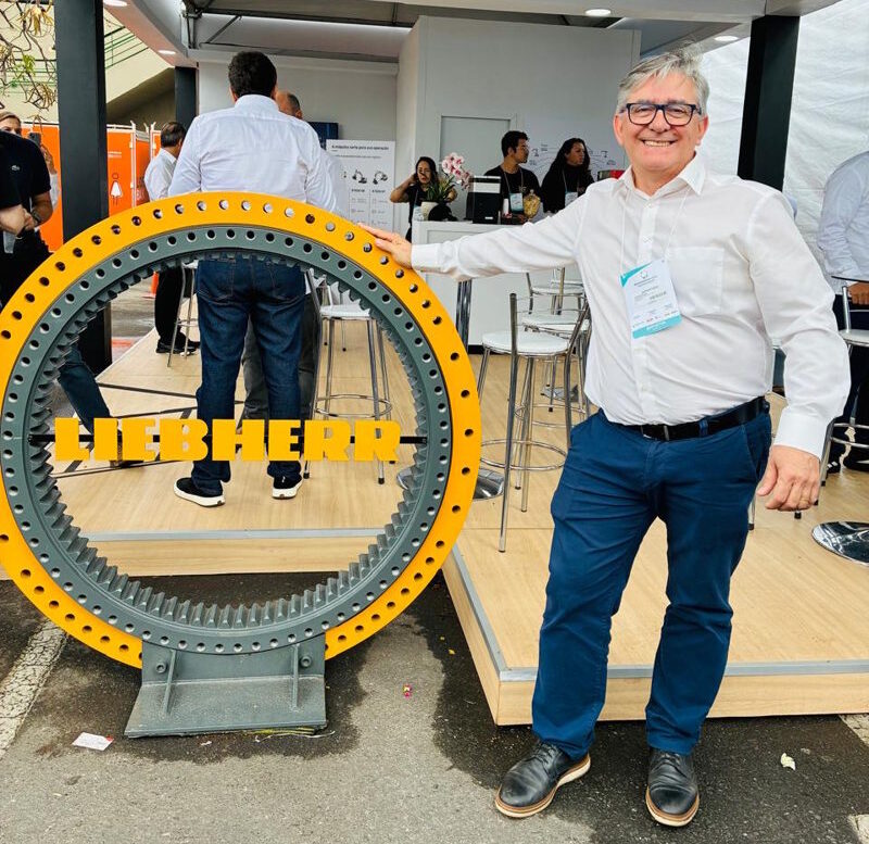 LIEBHERR INVESTE EM TECNOLOGIA DE PESO E ATENDIMENTO DIRETO